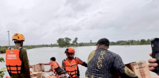 Filipino rescuers at work in Mangcayo barangay near Vinzons, Bicol