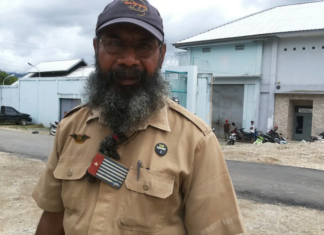 West Papuan activist Filep Karma while imprisoned in the Abepura jail