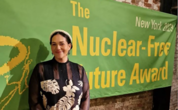 Hinamoeura Morgant-Cross received the Nuclear-free Future Award in New York on 28 November 2023