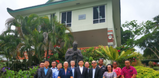 The People's Daily delegation being welcomed in Fiji