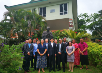 The People's Daily delegation being welcomed in Fiji