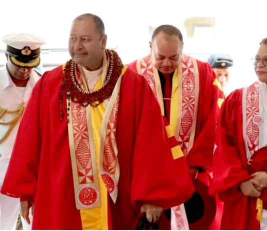 King Tupou VI (from left), outgoing Prime Minister Siaosi Sovaleni Hu'akavameiliku and interim vice-chancellor Dr Tangikina Steen