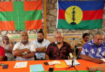 Union Calédonienne’s President Emmanuel Tjibaou (centre)