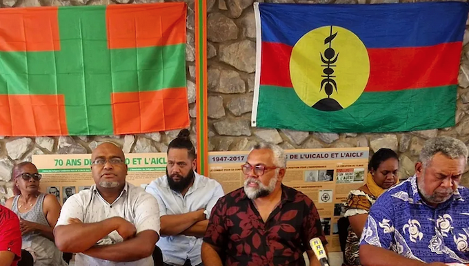 Union Calédonienne’s President Emmanuel Tjibaou (centre)