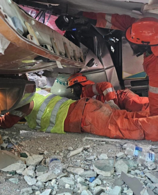 Vanuatu rescuers search for trapped people after yesterday's 7.3 earthquake struck Port Vila