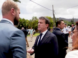 French Overseas Minister Manuel Valls (centre) clashes