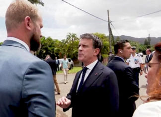 French Overseas Minister Manuel Valls (centre) clashes