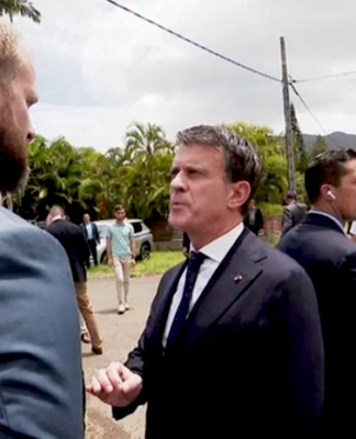 French Overseas Minister Manuel Valls (centre) clashes