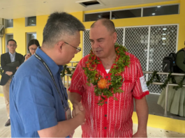 Cook Islands Prime Minister Mark Brown with China's Ambassador to the Pacific Qian Bo