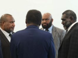 PNG Prime Minister James Marape (left) and Bougainville President Ishmael Toroama (right)