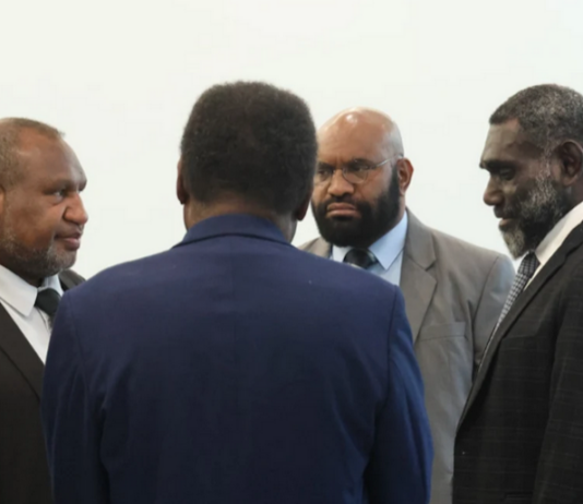 PNG Prime Minister James Marape (left) and Bougainville President Ishmael Toroama (right)