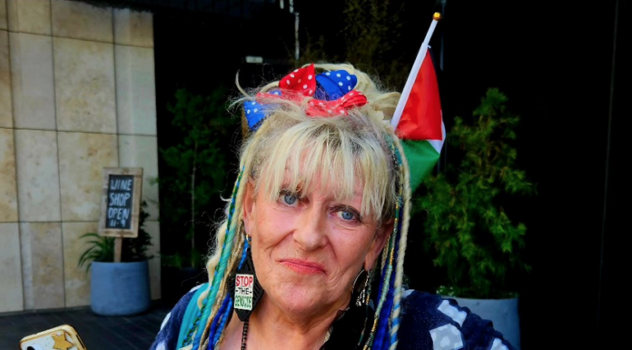 Former US envoy slams air attacks on Houthis – NZ protesters recite poetry Jax Taylor of Waiheke Island, one of the New Zealand protesters reciting poetry