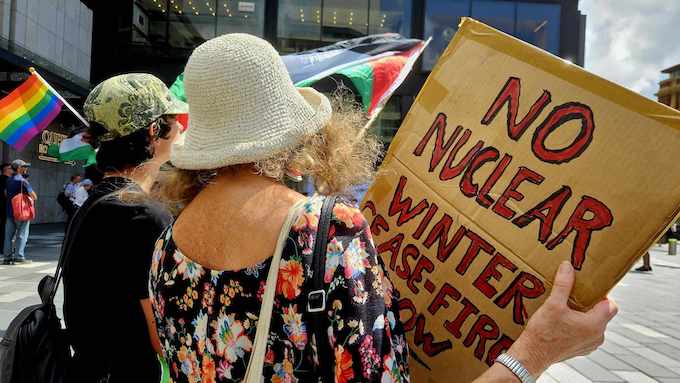 New Zealand protesters warn against a "nuclear winter"