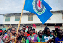 People queue to vote in Bougainville’s independence referendum in 2019