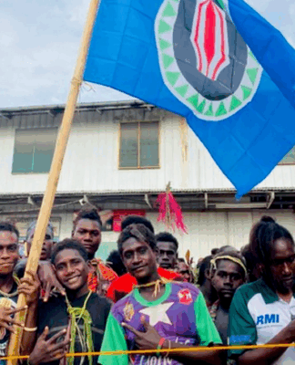 People queue to vote in Bougainville’s independence referendum in 2019