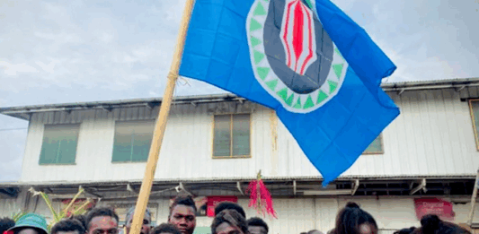 People queue to vote in Bougainville’s independence referendum in 2019