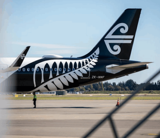 Air New Zealand is resuming its Auckland-Nouméa service