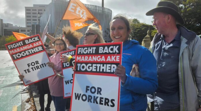 Fight back together for health workers