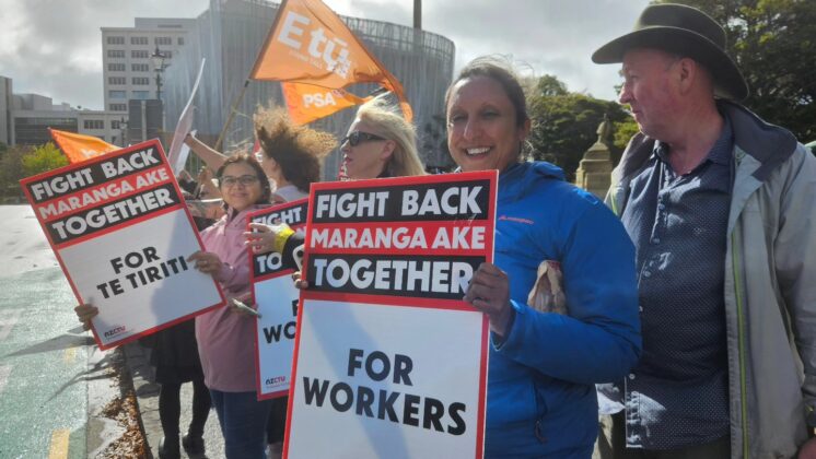 Fight back together for health workers