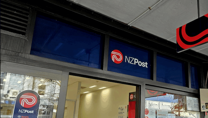 Ponsonby Post Office in Three Lamps