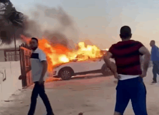 Zionist settllers attack Palestinian homes and cars at the village of Kafr Malik, northeast of Ramallah, in the occupied West Bank