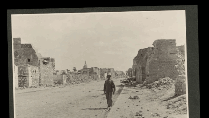 Caption reads "ruins of Gaza at the time of the Great Attack". 1917.