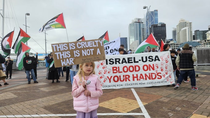 "This is cruelty - this is not a war", says the young girl's placard on the Viaduct