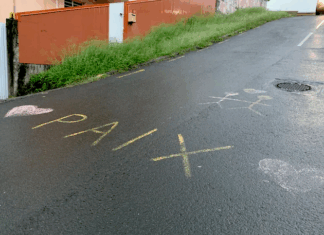 The word "peace" in French is scrawled on the road between Nouméa and Magenta beach