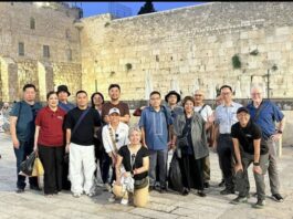 A photo of the Philippine media assembled by and flown to Israel