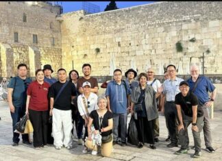 A photo of the Philippine media assembled by and flown to Israel
