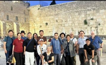 A photo of the Philippine media assembled by and flown to Israel