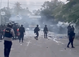 Indonesian security forces fire tear gas to quell protests at Manokwari