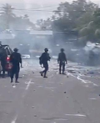 West Papuan civil society groups protest over brutal security forces crackdown – 17 arrests Indonesian security forces fire tear gas to quell protests at Manokwari