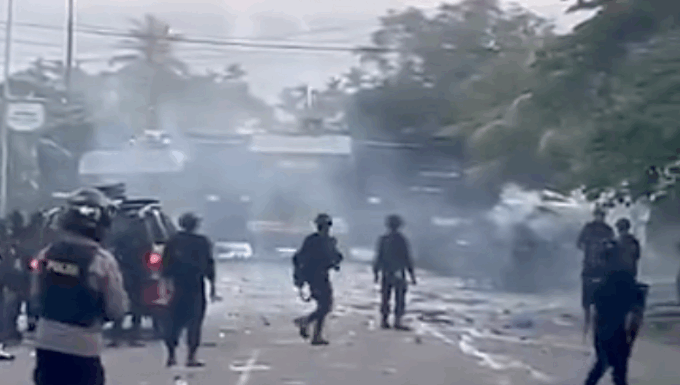 Indonesian security forces fire tear gas to quell protests at Manokwari