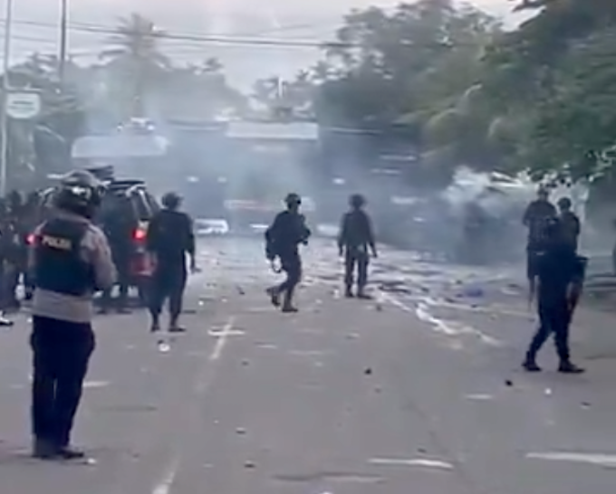 Manokwari protest 2 VK 680wide Indonesian security forces fire tear gas to quell protests at Manokwari