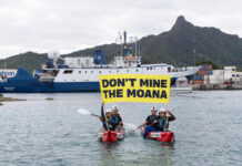 Cook Island activists peacefully confront the Nautilus