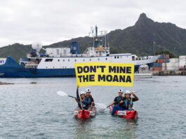 Cook Island activists peacefully confront the Nautilus