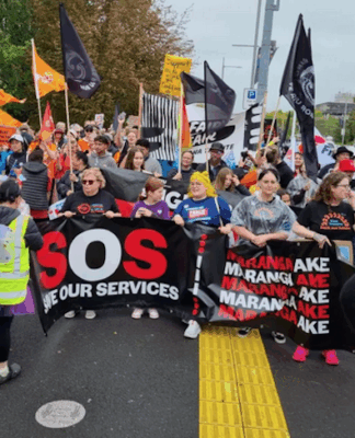 Thousands of nurses, teachers and doctors take part in NZ’s ‘mega strike’ Protesters in New Zealand's "mega strike" today