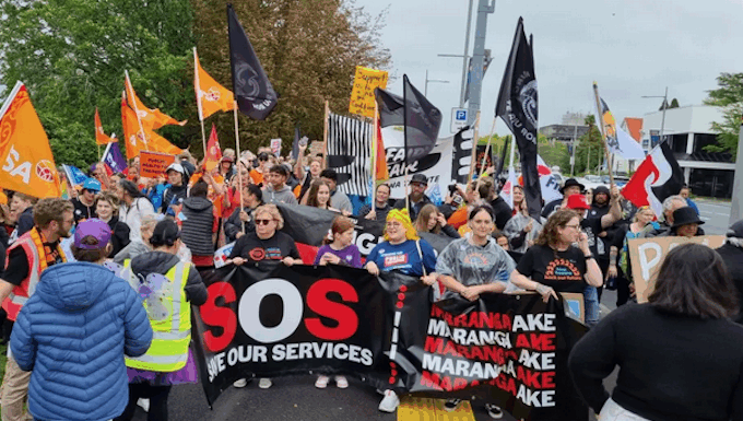 Thousands of nurses, teachers and doctors take part in NZ’s ‘mega strike’ Protesters in New Zealand's "mega strike" today
