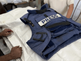 Relatives mourn over the body of Palestinian journalist Ahmad Abu Mutayr