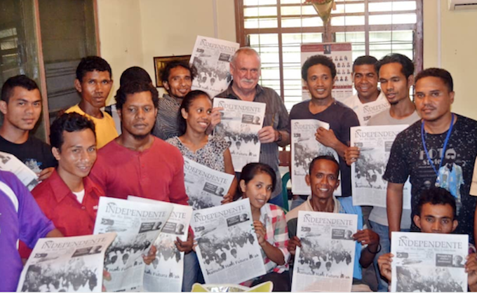 Bob Howarth at the launch of the Independente in Dili in 2011