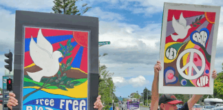 "Let Gaza Live" says a placard in a New Zealand protest against the Israeli genocide and environmental devastation in West Auckland
