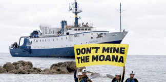 Cook Islands activists confront the EV Nautilus on its return to Rarotonga