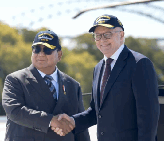 President Prabowo and Prime Minister Anthony Albanese sign an Australia–Indonesia Security Treaty on board HMAS Canberra