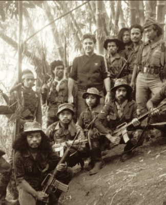 Timor-Leste’s Xanana Gusmão pays tribute to journalist Robert Domm over independence struggle Australian journalist Roger Domm with Falintil resistance fighters in Timor-Leste in 1990