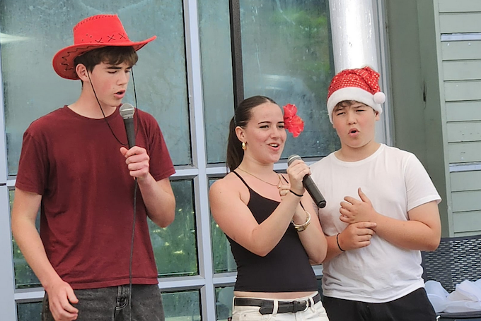 Roger Fowler's grandchildren sing a waiata