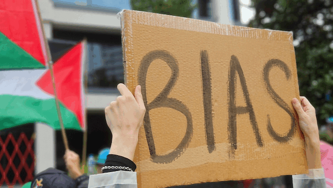 Censorship crusade: Israel targets platforms and online archives to ‘rewrite Gaza’ A pro-Palestinian protester outside the public broadcaster TVNZ in an Auckland demonstration