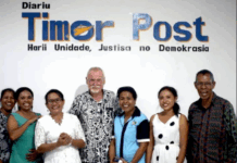 Australian mentor Bob Howarth with journalists in Timor-Leste