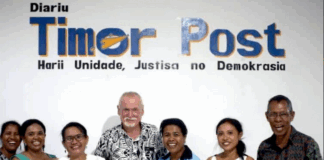 Tribute to Bob Howarth: He touched the Pacific in ways words can barely capture Australian mentor Bob Howarth with journalists in Timor-Leste