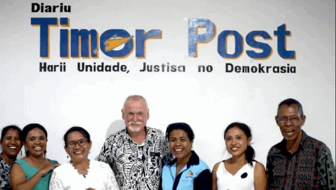 Australian mentor Bob Howarth with journalists in Timor-Leste